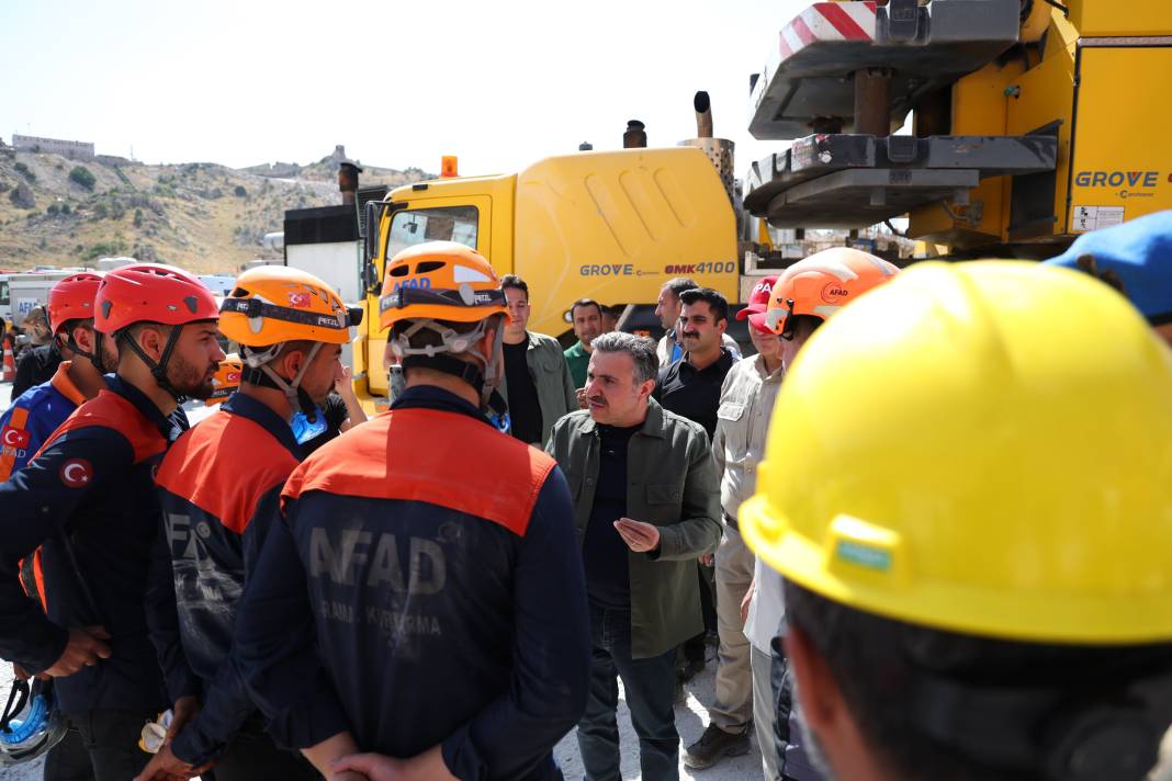 Gabar Dağı'nda ölen mühendise son veda! Petrol sahasında sondaj kulesi devrilmişti 34